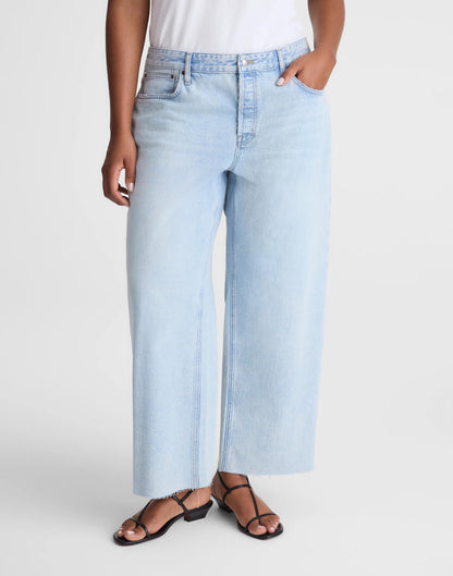 Curvy Low-Slung Baggy Crop Jeans in Foster Wash