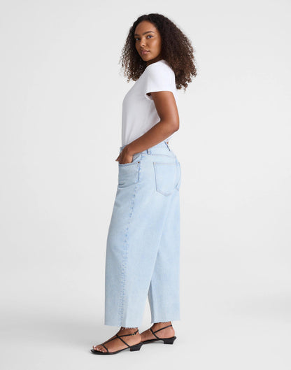 Curvy Low-Slung Baggy Crop Jeans in Foster Wash