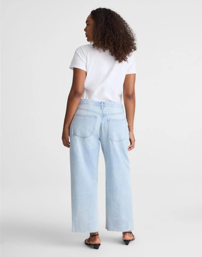 Curvy Low-Slung Baggy Crop Jeans in Foster Wash