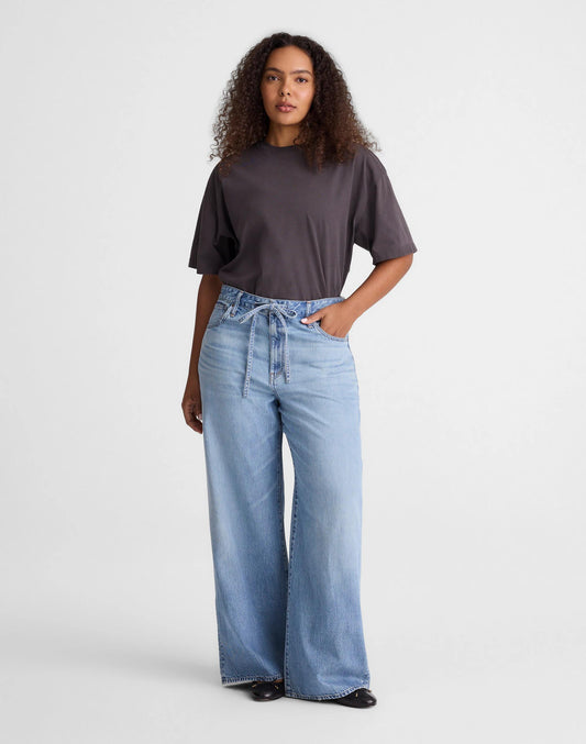 The Curvy Ultimate Wide-Leg Jean in Airy Denim