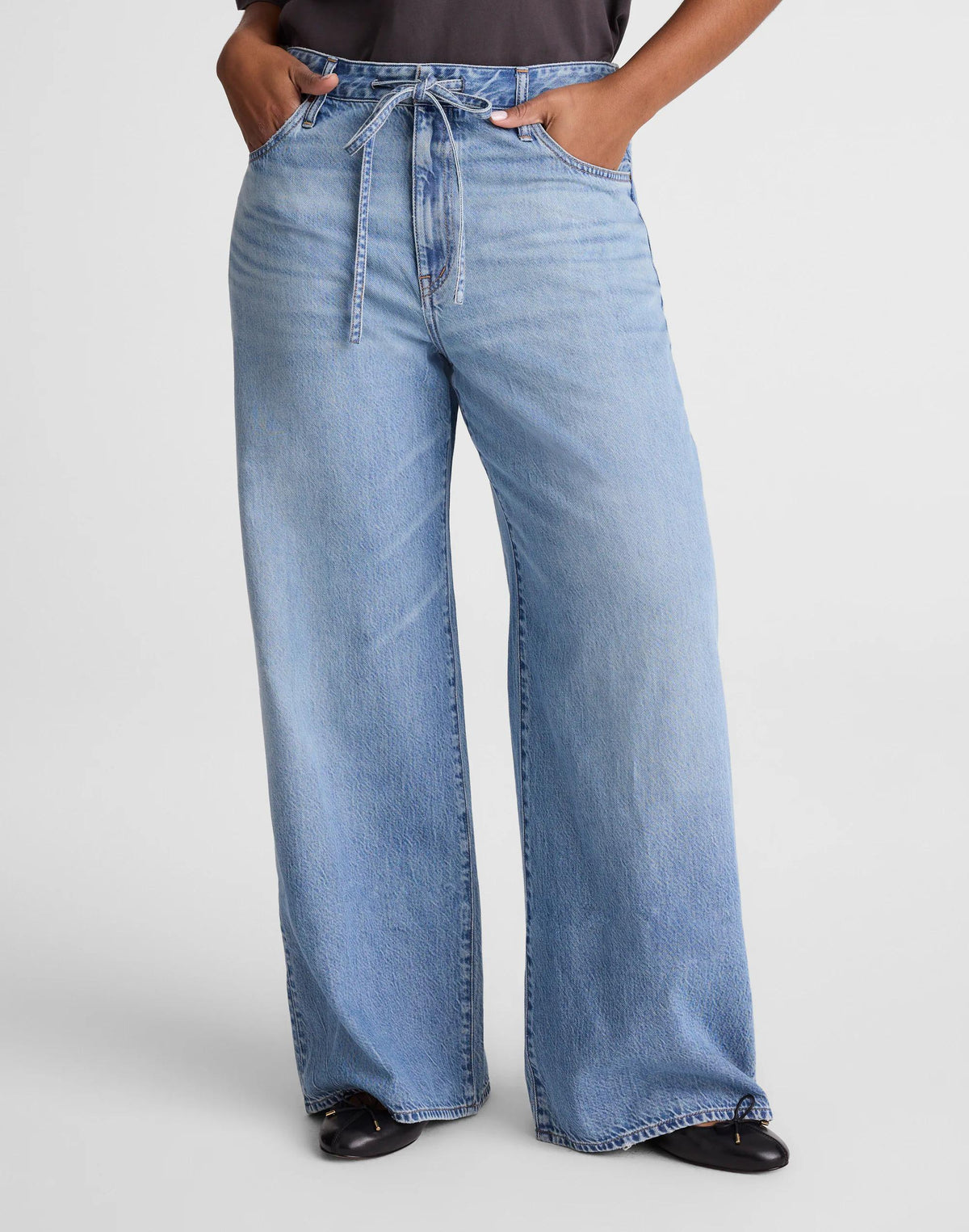 The Curvy Ultimate Wide-Leg Jean in Airy Denim