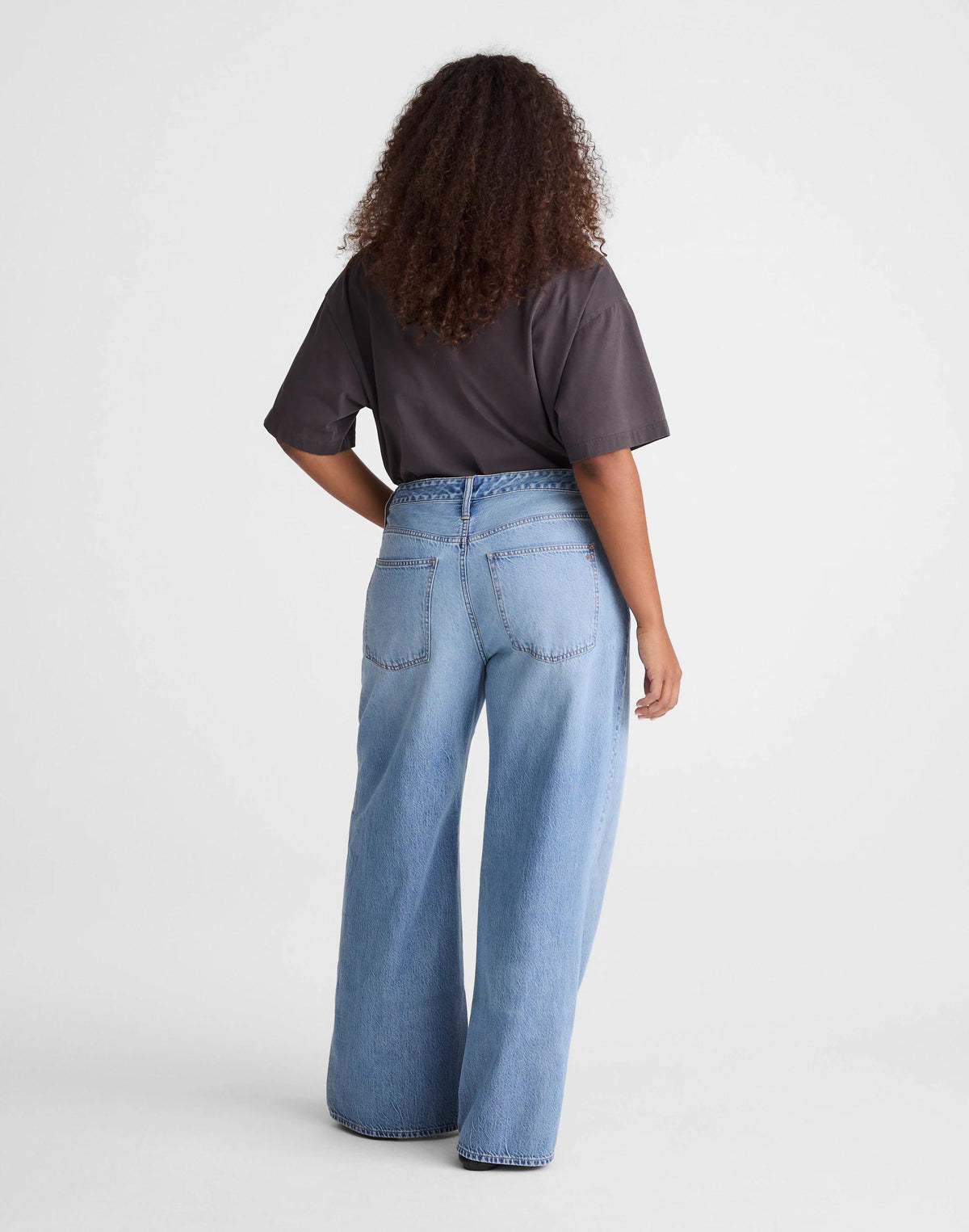 The Curvy Ultimate Wide-Leg Jean in Airy Denim