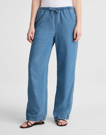 Pull-On Jeans in Airy Denim
