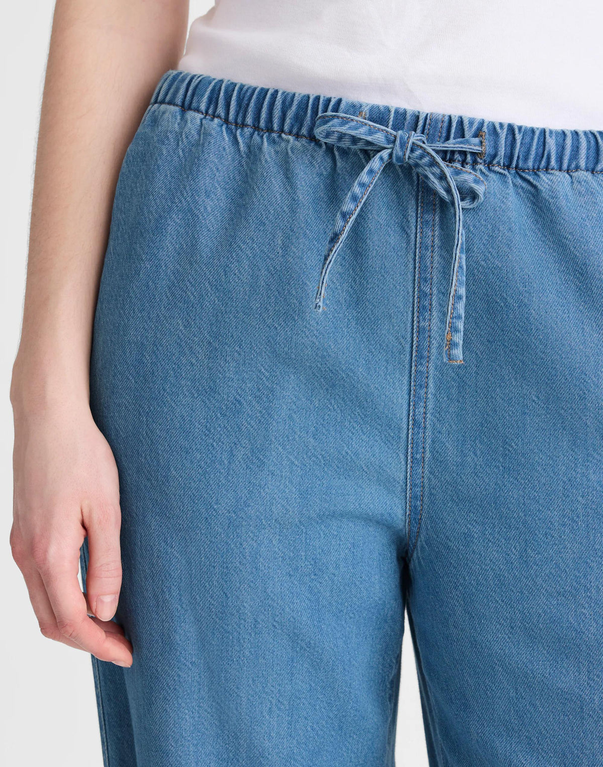 Pull-On Jeans in Airy Denim