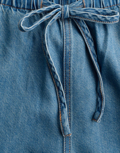 Pull-On Jeans in Airy Denim