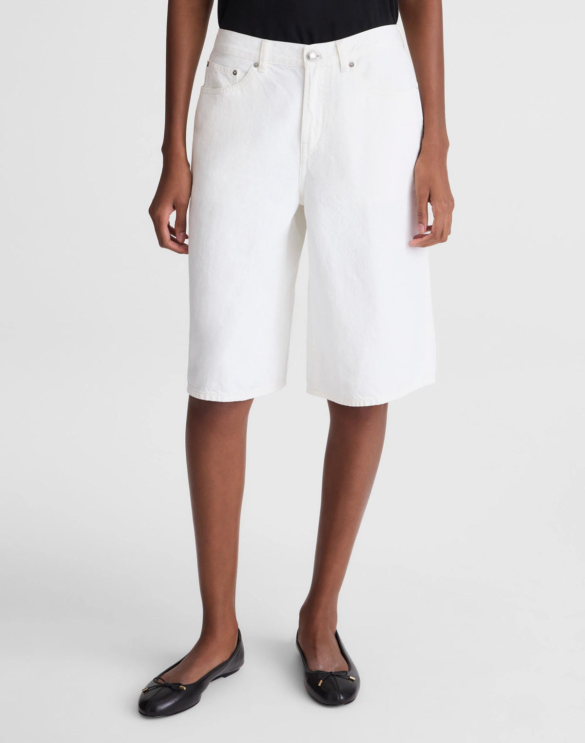 The V-Waist Bermuda Short
