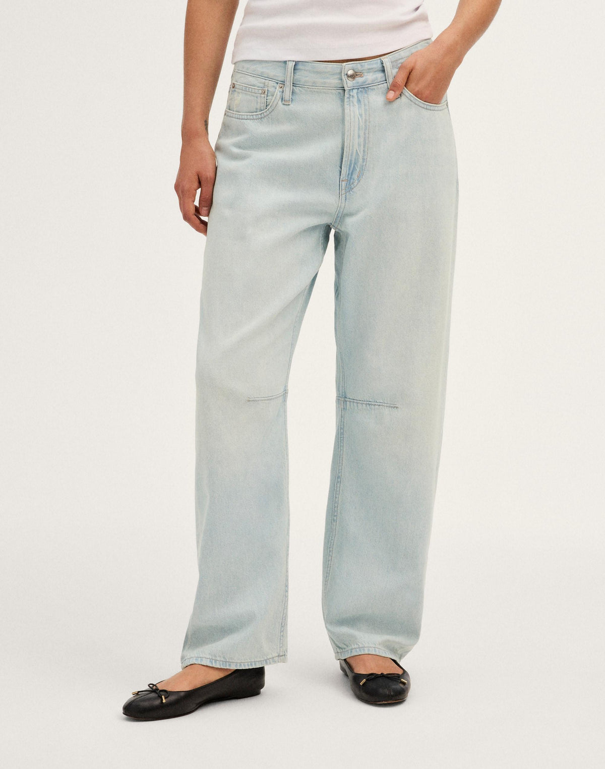 The Curvy Darted Barrel-Leg Jean in Airy Denim