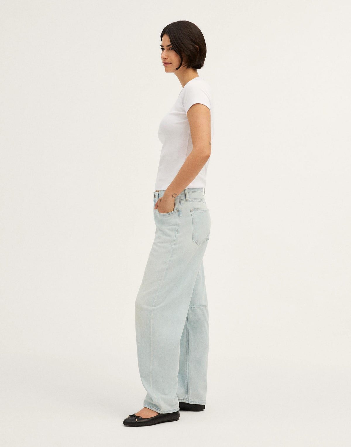 The Curvy Darted Barrel-Leg Jean in Airy Denim